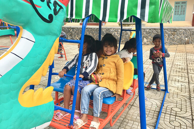 Công trình thanh niên "Khu vui chơi liên hoàn" tại trường TH&THCS Ba Cụm Nam - Huyện Khánh Sơn