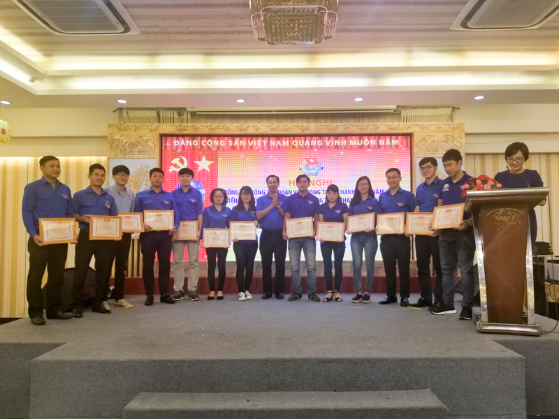 Đoàn Thanh niên Tổng công ty Khánh Việt nhận cờ thi đua "Vững mạnh xuất sắc toàn diện" 2018