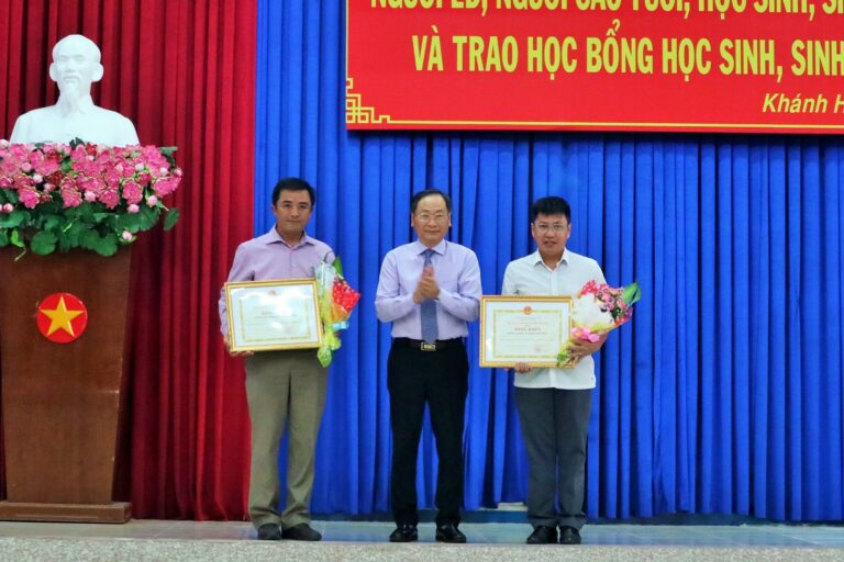 Tổng công ty Khánh Việt được được UBND tỉnh Khánh Hòa tặng bằng khen tại Lễ trao học bổng cho học sinh, sinh viên tỉnh Khánh Hòa