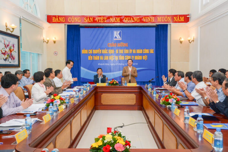 Đồng chí Nguyễn Khắc Định – Bí thư Tỉnh ủy và đoàn công tác đến thăm và làm việc tại Tổng Công ty Khánh Việt