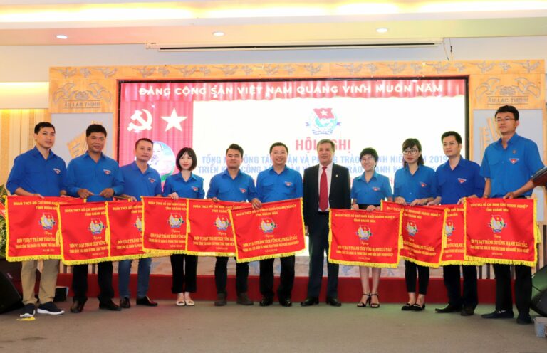 Đoàn Thanh niên Tổng công ty Khánh Việt nhận cờ thi đua "Vững mạnh xuất sắc" 2019
