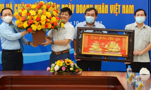 Lãnh đạo tỉnh Khánh Hòa thăm Tổng công ty Khánh Việt nhân ngày Doanh nhân Việt Nam