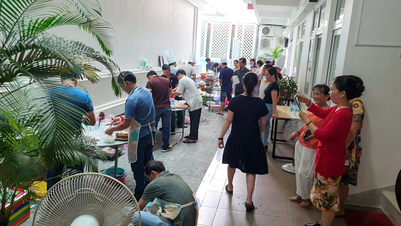 Hội thi "Cùng chàng vào bếp" chào mừng ngày Phụ nữ Việt Nam