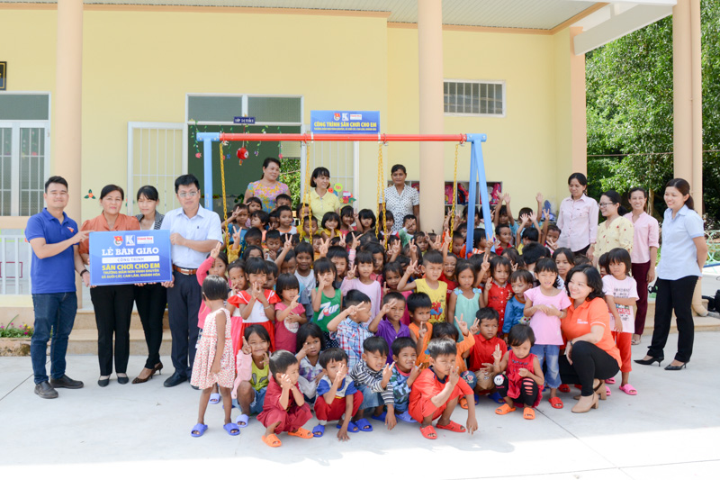 Tổng công ty Khánh Việt tặng nhà nhân ái cho hộ nghèo xã Vĩnh Lương