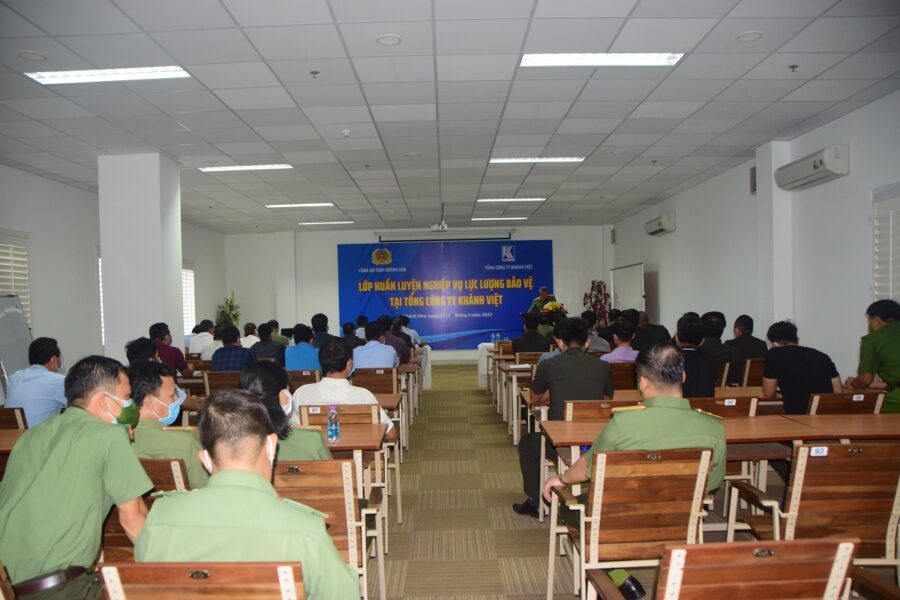 “Lớp huấn luyện nghiệp vụ lực lượng bảo vệ” tại Tổng công ty Khánh Việt