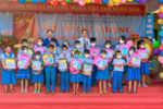 Chương trình “Giúp trẻ đến trường” 2022 trao 820 phần quà cho các em nhỏ nhân dịp khai giảng