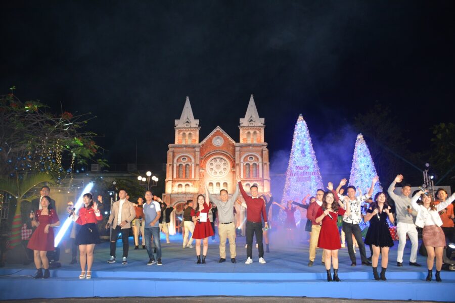 <strong>Nhà máy Thuốc lá Khatoco Khánh Hòa tổ chức Lễ thắp sáng cây thông Noel</strong>