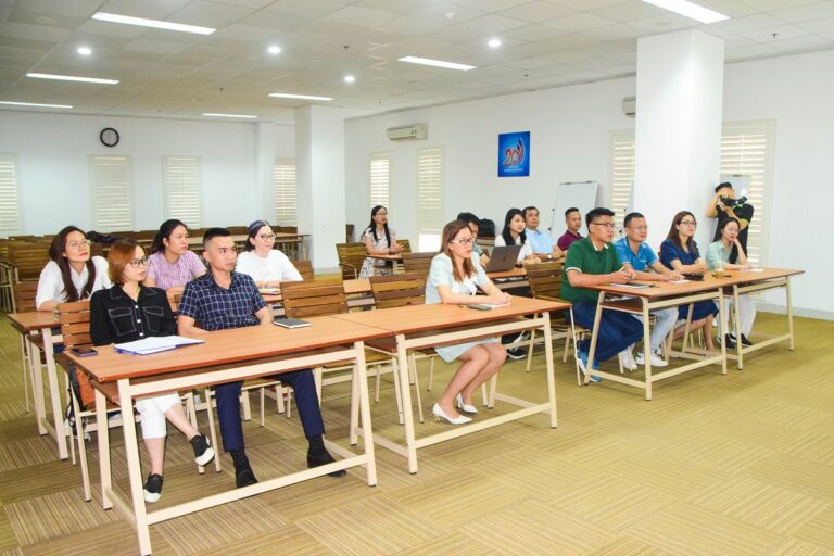 Tổng công ty Khánh Việt khai giảng Khóa đào tạo “Kỹ năng dẫn chương trình (MC)”