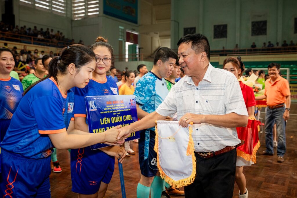Khai mạc giải bóng đá chào mừng Kỷ niệm 40 năm thành lập Tổng công ty Khánh Việt