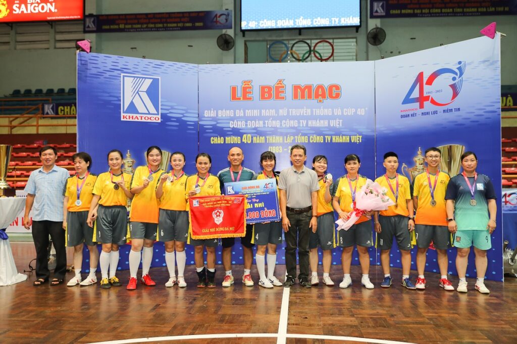Bế mạc Giải bóng đá mini nam nữ truyền thống và Cup 40+ Khatoco