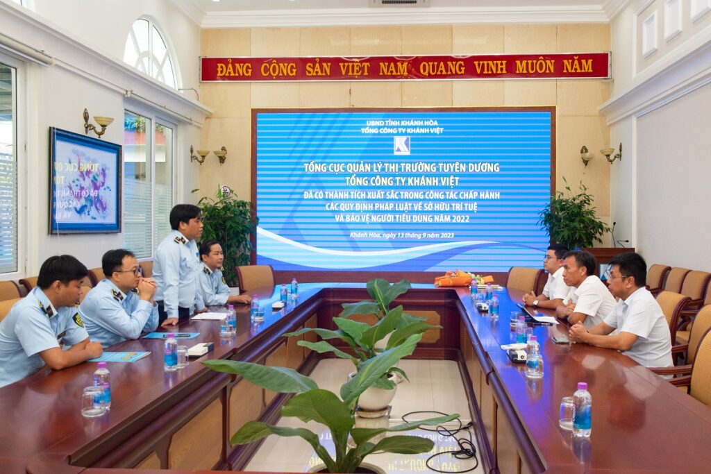 Tổng công ty Khánh Việt được tuyên dương trong công tác chấp hành các quy định pháp luật về sở hữu trí tuệ và bảo vệ người tiêu dùng