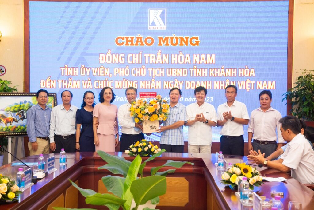 Lãnh đạo tỉnh thăm, chúc mừng Tổng công ty Khánh Việt nhân ngày Doanh nhân Việt Nam