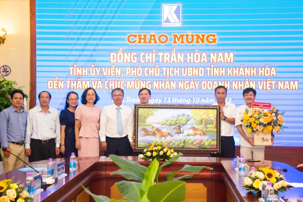 Lãnh đạo tỉnh thăm, chúc mừng Tổng công ty Khánh Việt nhân ngày Doanh nhân Việt Nam