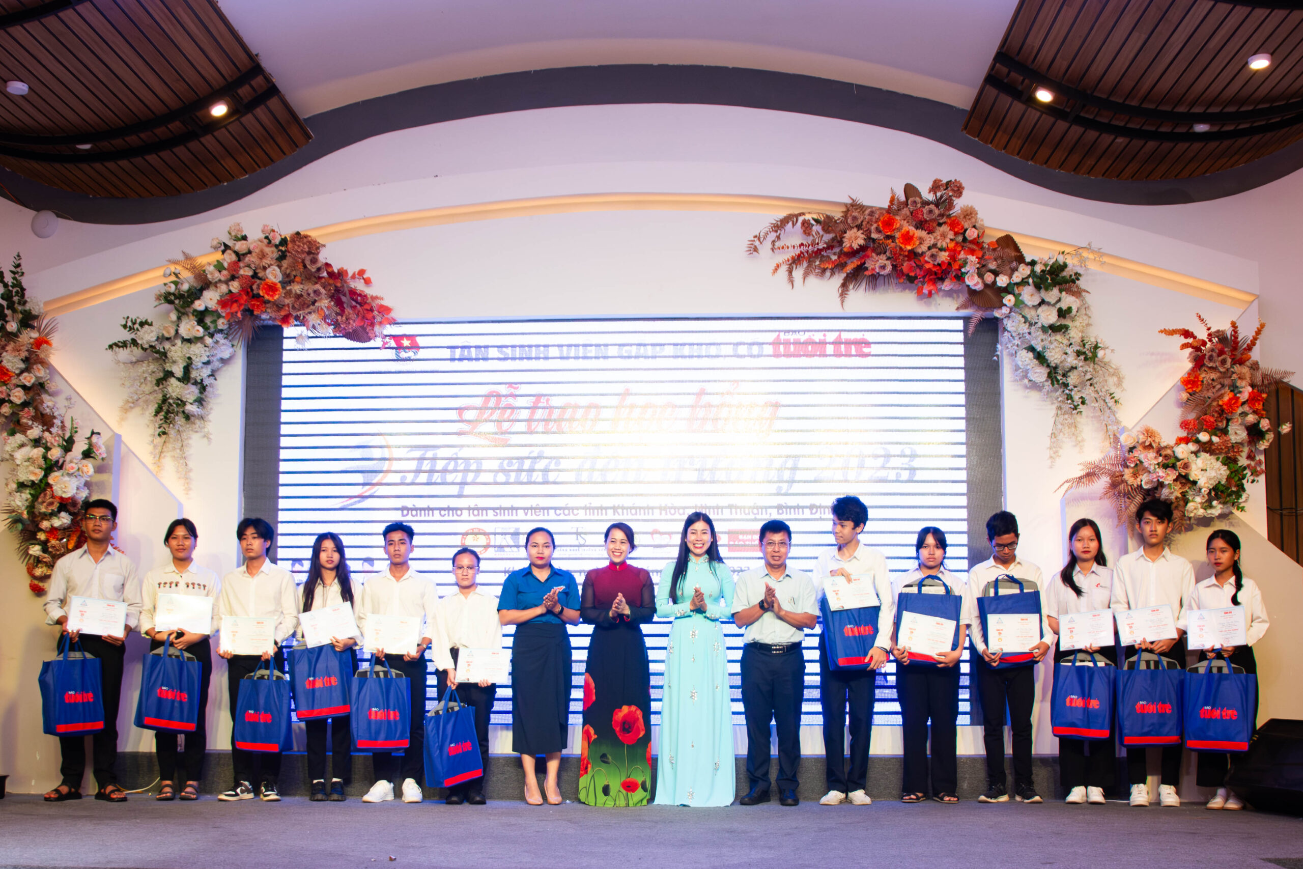 Khatoco đồng hành cùng chương trình “Tiếp sức đến trường” của báo Tuổi Trẻ