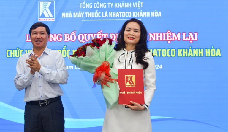Công bố quyết định bổ nhiệm lại chức vụ Giám đốc Nhà máy Thuốc lá Khatoco Khánh Hòa