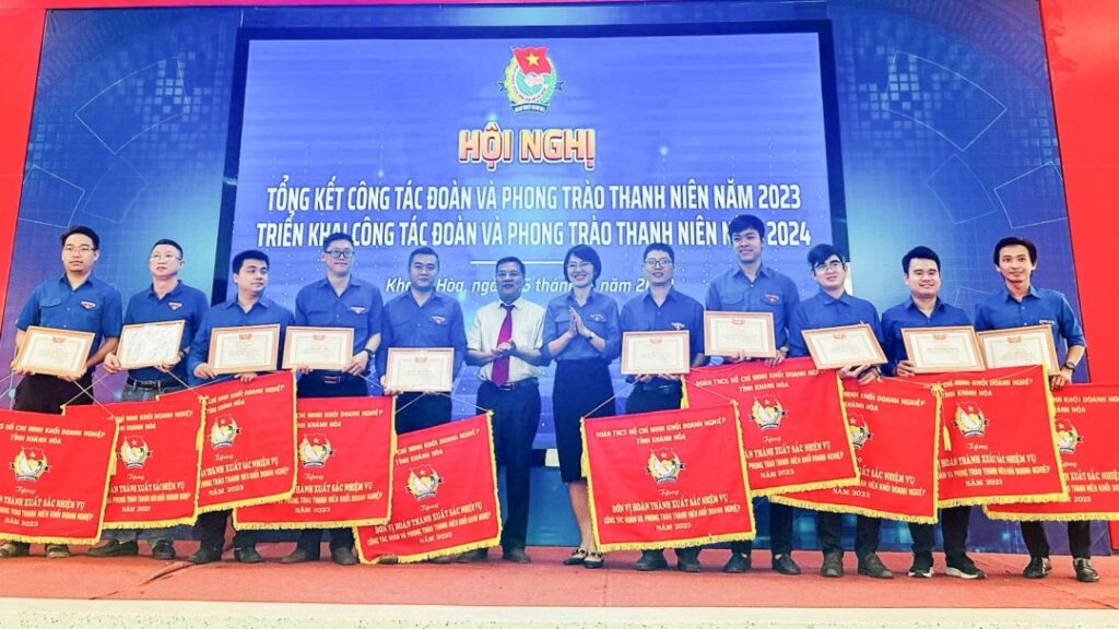 Đoàn Thanh niên Tổng công ty Khánh Việt nhận bằng khen Trung ương Đoàn TNCS Hồ Chí Minh về thành tích xuất sắc năm 2023