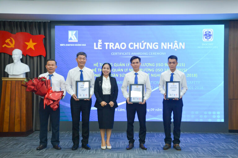 Lễ trao chứng nhận ISO tại Nhà máy Thuốc lá Khatoco Khánh Hòa