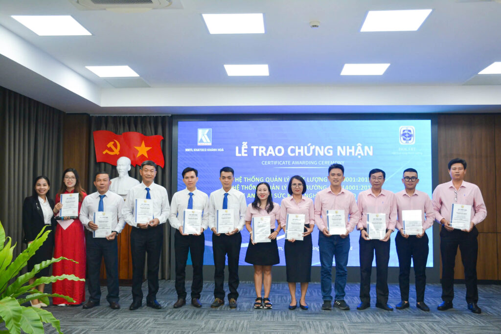 Lễ trao chứng nhận ISO tại Nhà máy Thuốc lá Khatoco Khánh Hòa