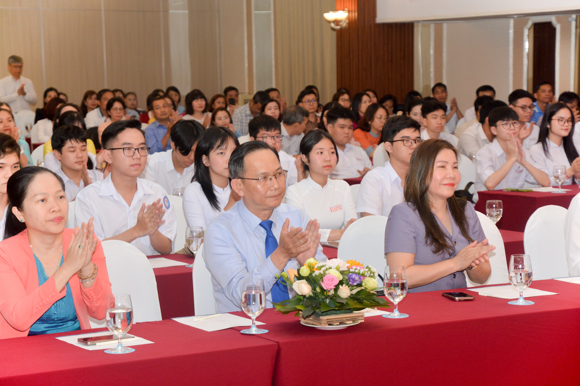 Toàn cảnh buổi lễ tuyên dương và trao học bổng tại Khách sạn Yasaka Sài Gòn Nha Trang