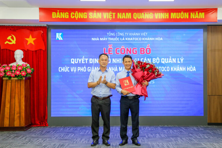 Công bố quyết định bổ nhiệm lại chức vụ Phó Giám đốc Nhà máy Thuốc lá Khatoco Khánh Hòa 1 Công bố quyết định bổ nhiệm lại chức vụ Phó Giám đốc Nhà máy Thuốc lá Khatoco Khánh Hòa