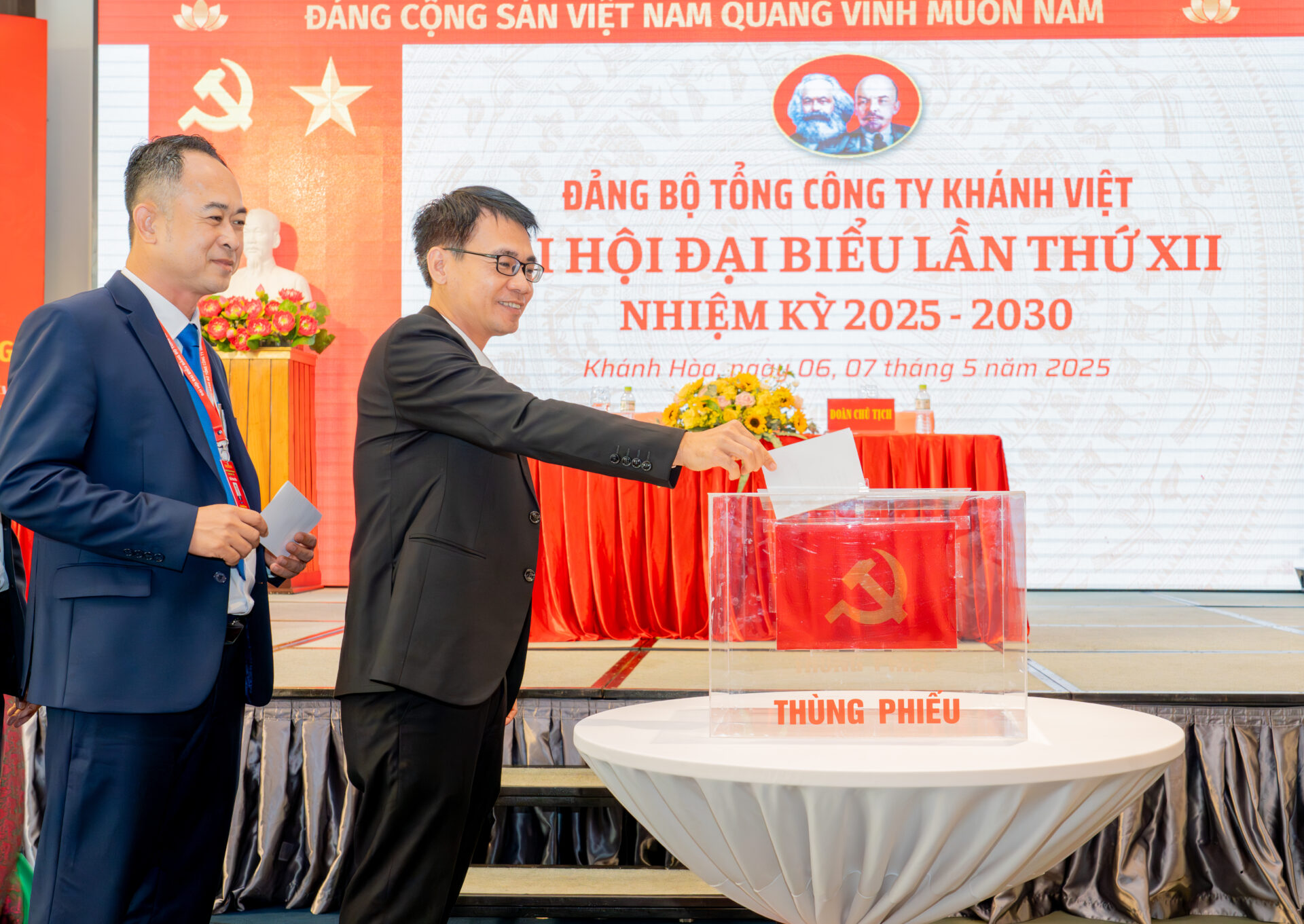 Đại hội Đại biểu Đảng bộ Tổng công ty Khánh Việt lần thứ XII, nhiệm kỳ 2025 – 2030 6 Đại hội Đại biểu Đảng bộ Tổng công ty Khánh Việt lần thứ XII, nhiệm kỳ 2025 – 2030