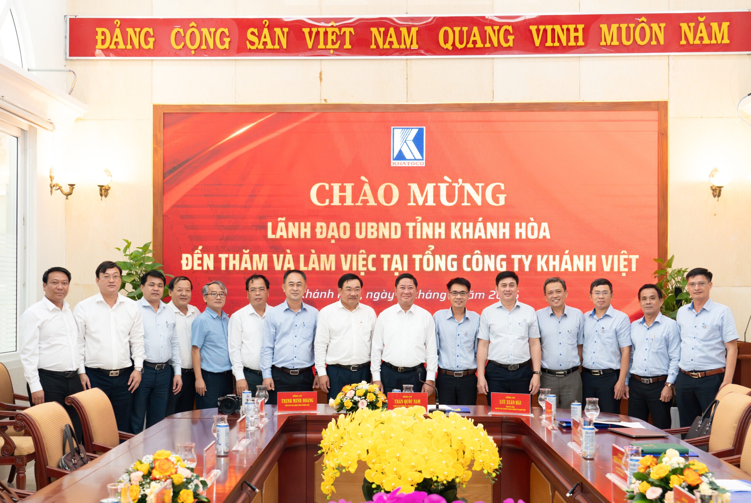 Chủ tịch UBND tỉnh Trần Quốc Nam thăm và làm việc tại Tổng công ty Khánh Việt