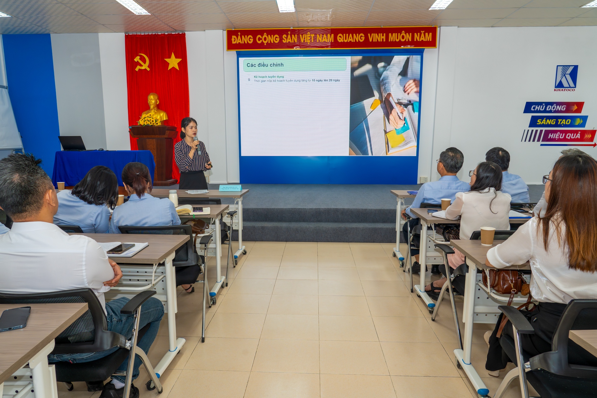 Tổng công ty Khánh Việt tổ chức khóa tập huấn "Quy chế, Quy định Công tác Hành chính - Nhân sự" năm 2025 2 Tổng công ty Khánh Việt tổ chức khóa tập huấn "Quy chế, Quy định Công tác Hành chính - Nhân sự" năm 2025