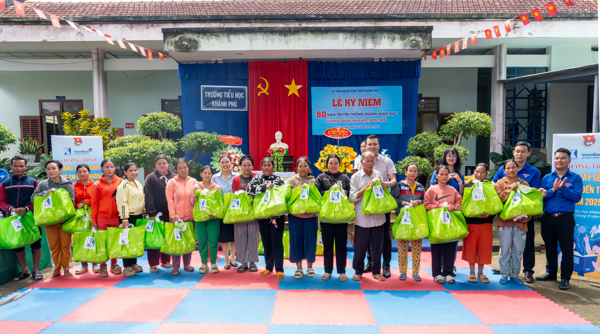 Nhiều hoạt động ý nghĩa trong chương trình "Giúp trẻ đến trường" năm 2025 6 Nhiều hoạt động ý nghĩa trong chương trình "Giúp trẻ đến trường" năm 2025