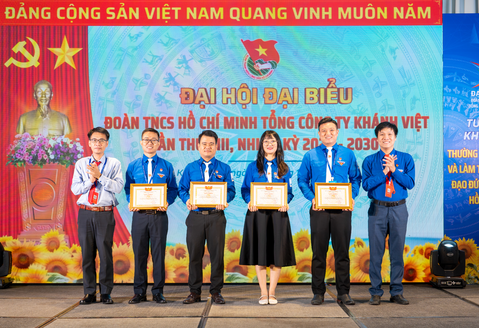 Đại hội Đại biểu Đoàn TNCS Hồ Chí Minh Tổng Công ty Khánh Việt lần thứ XIII, nhiệm kỳ 2025 - 2030 8 Tập thể Đoàn Cơ sở Tổng công ty Khánh Việt và 3 đoàn viên tiêu biểu đã được Đoàn Thanh niên UBND tỉnh khen thưởng