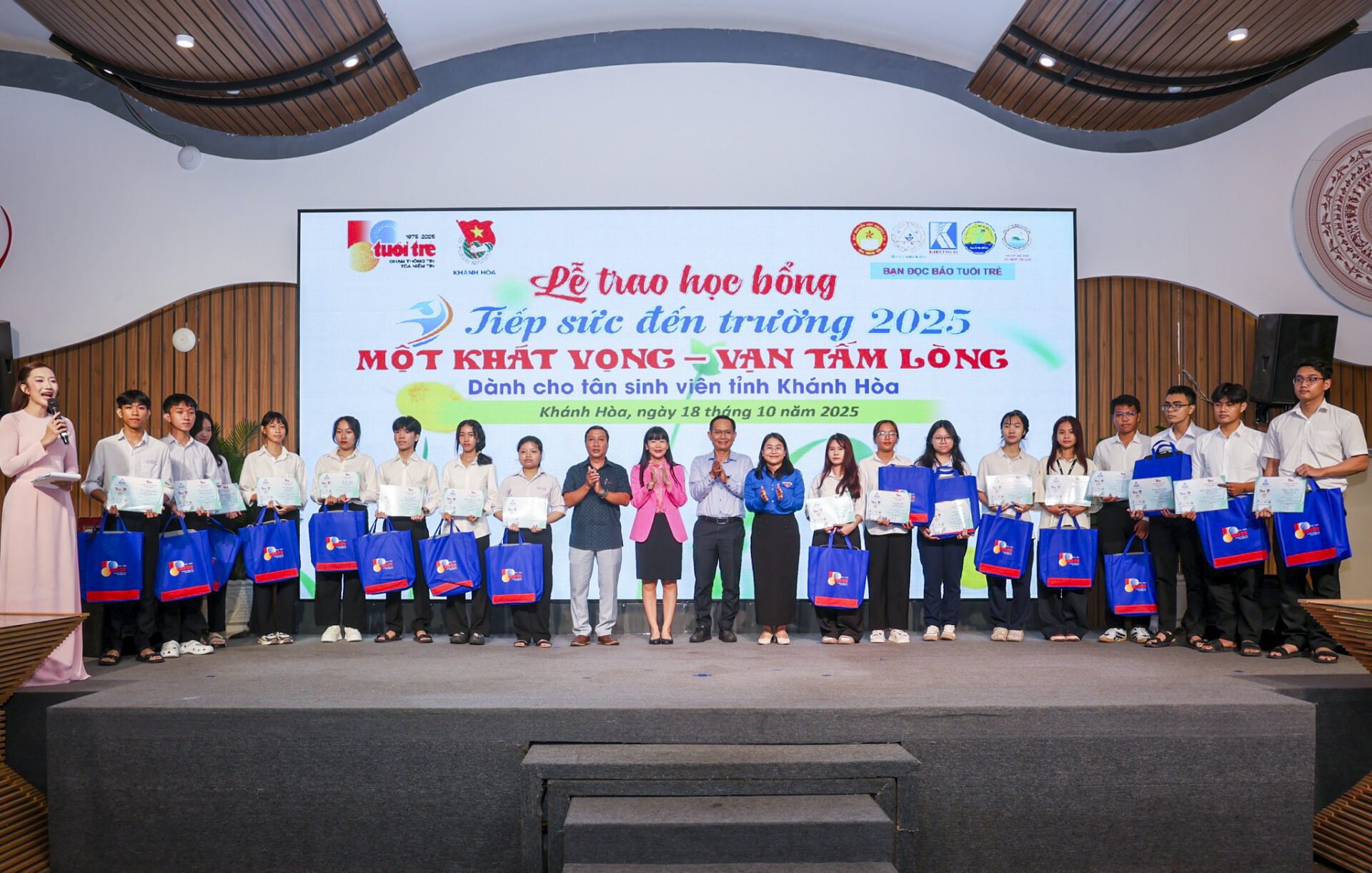 Hành trình 14 năm bền bỉ "Tiếp sức đến trường" của Khatoco 1 Hành trình 14 năm bền bỉ "Tiếp sức đến trường" của Khatoco