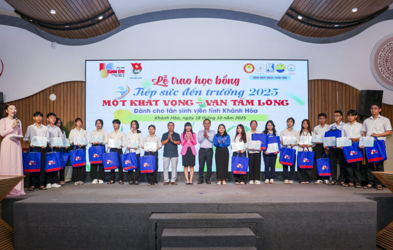 Hành trình 14 năm bền bỉ "Tiếp sức đến trường" của Khatoco 1 Hành trình 14 năm bền bỉ "Tiếp sức đến trường" của Khatoco