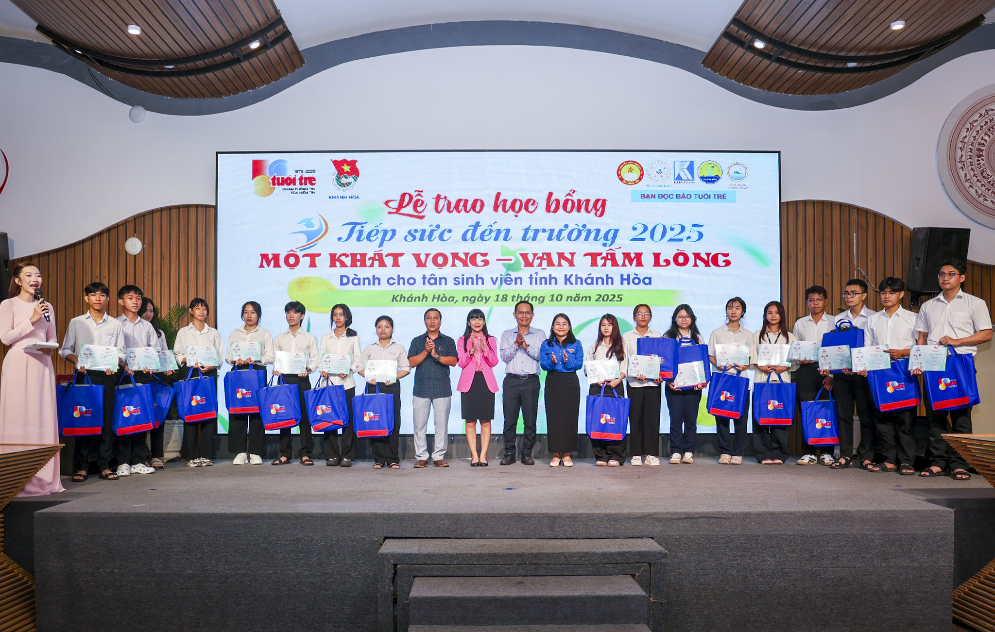 Hành trình 14 năm bền bỉ "Tiếp sức đến trường" của Khatoco
