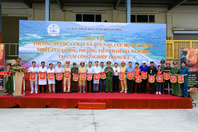 Thực tập phương án chữa cháy và cứu nạn cứu hộ tại Cụm công nghiệp Trảng É 1