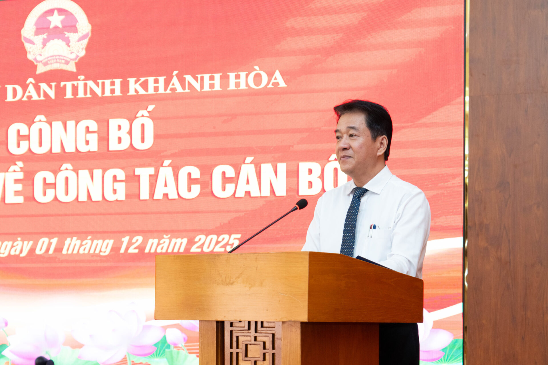 UBND tỉnh Khánh Hòa công bố các Quyết định về công tác cán bộ 4 UBND tỉnh Khánh Hòa công bố các Quyết định về công tác cán bộ