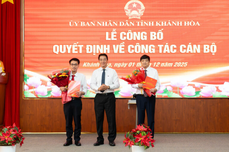 UBND tỉnh Khánh Hòa công bố các Quyết định về công tác cán bộ