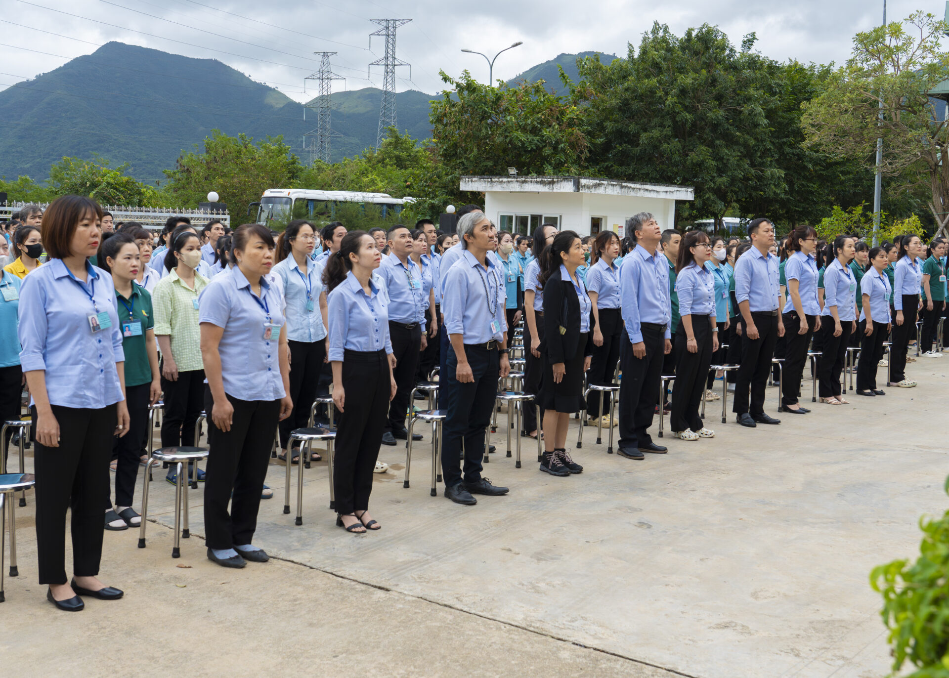 Xí nghiệp May Khatoco tổ chức Lễ chào cờ và Phát động thi đua năm 2026