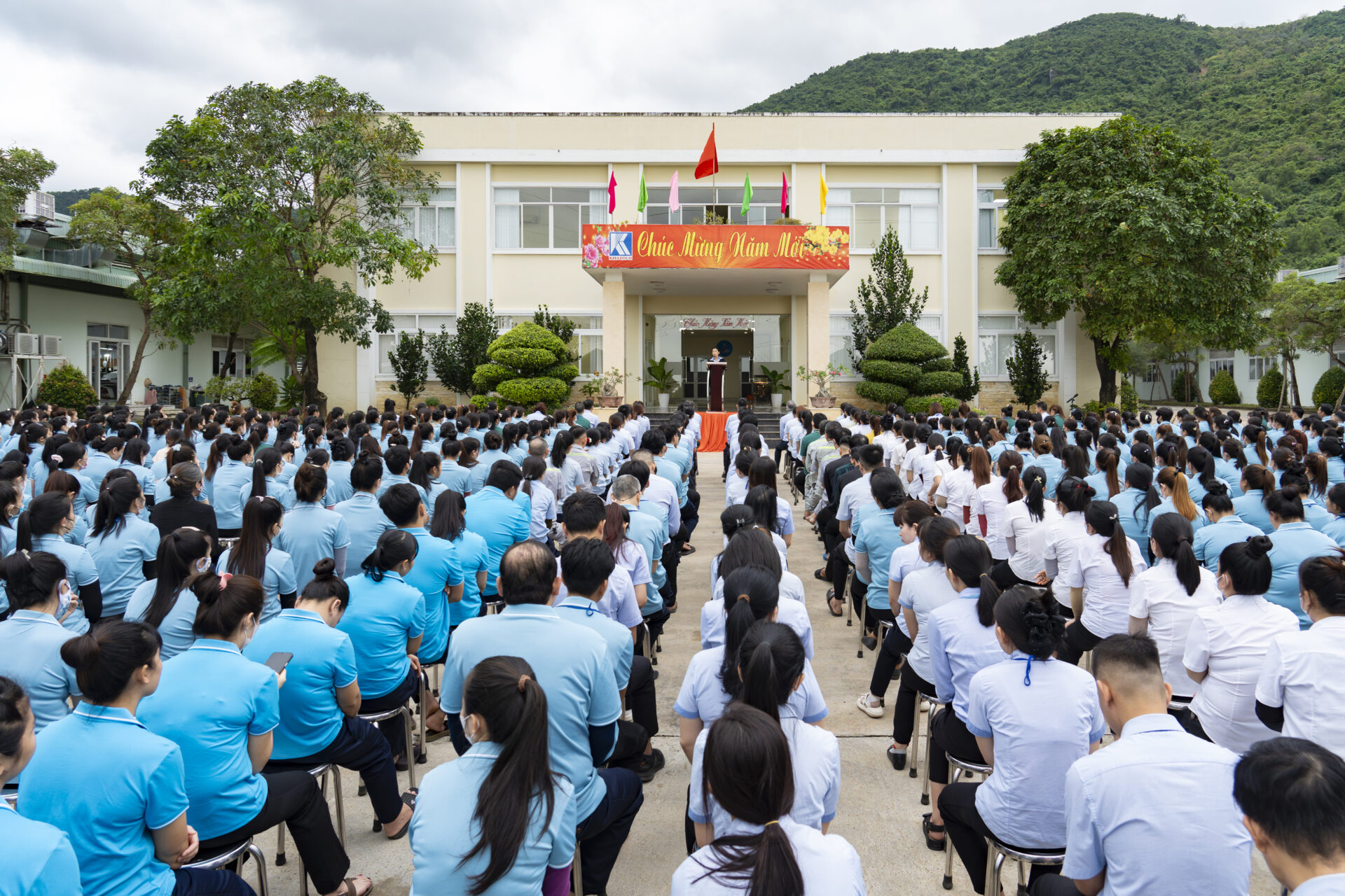 Xí nghiệp May Khatoco tổ chức Lễ chào cờ và Phát động thi đua năm 2026