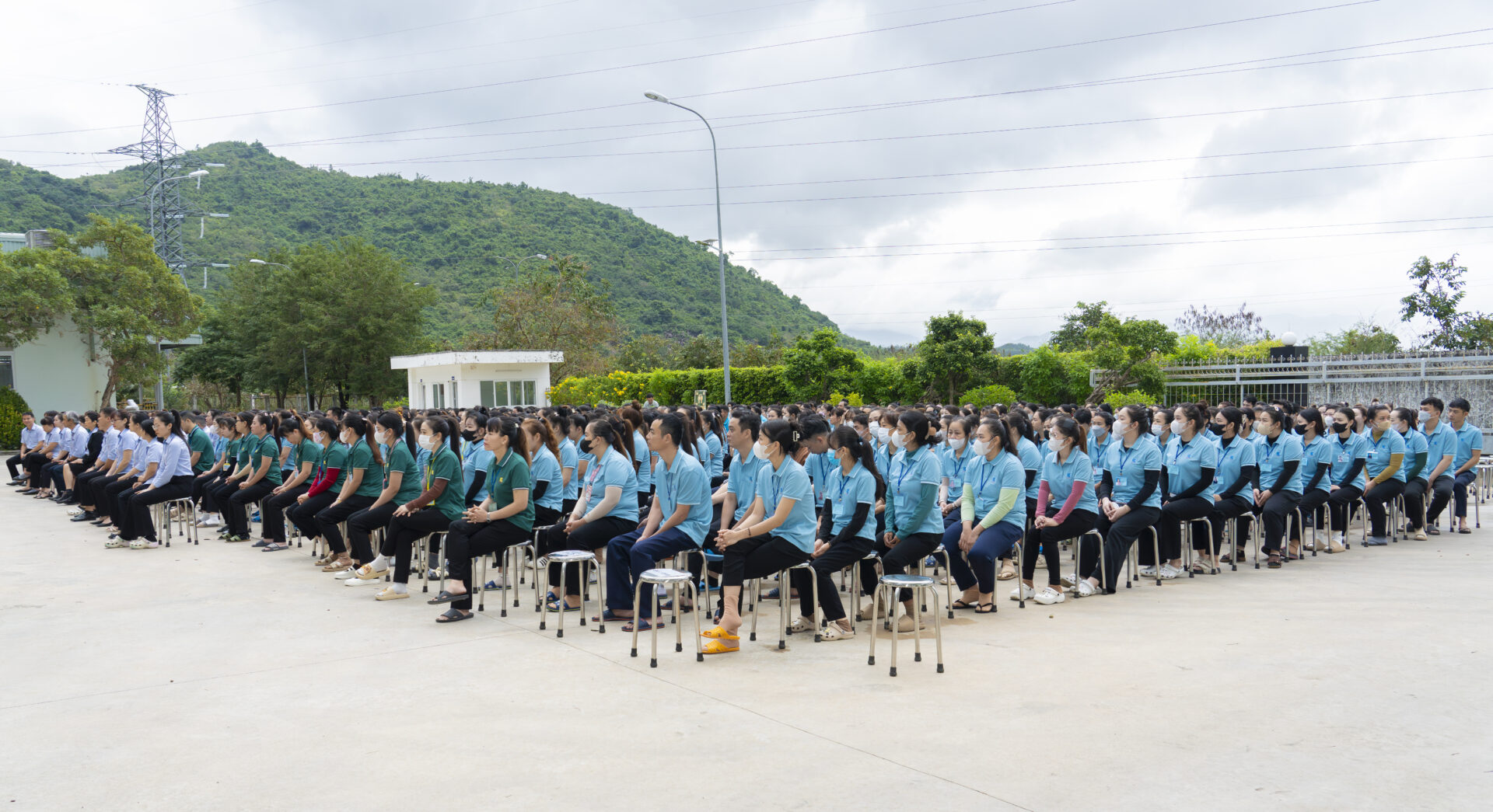 Xí nghiệp May Khatoco tổ chức Lễ chào cờ và Phát động thi đua năm 2026