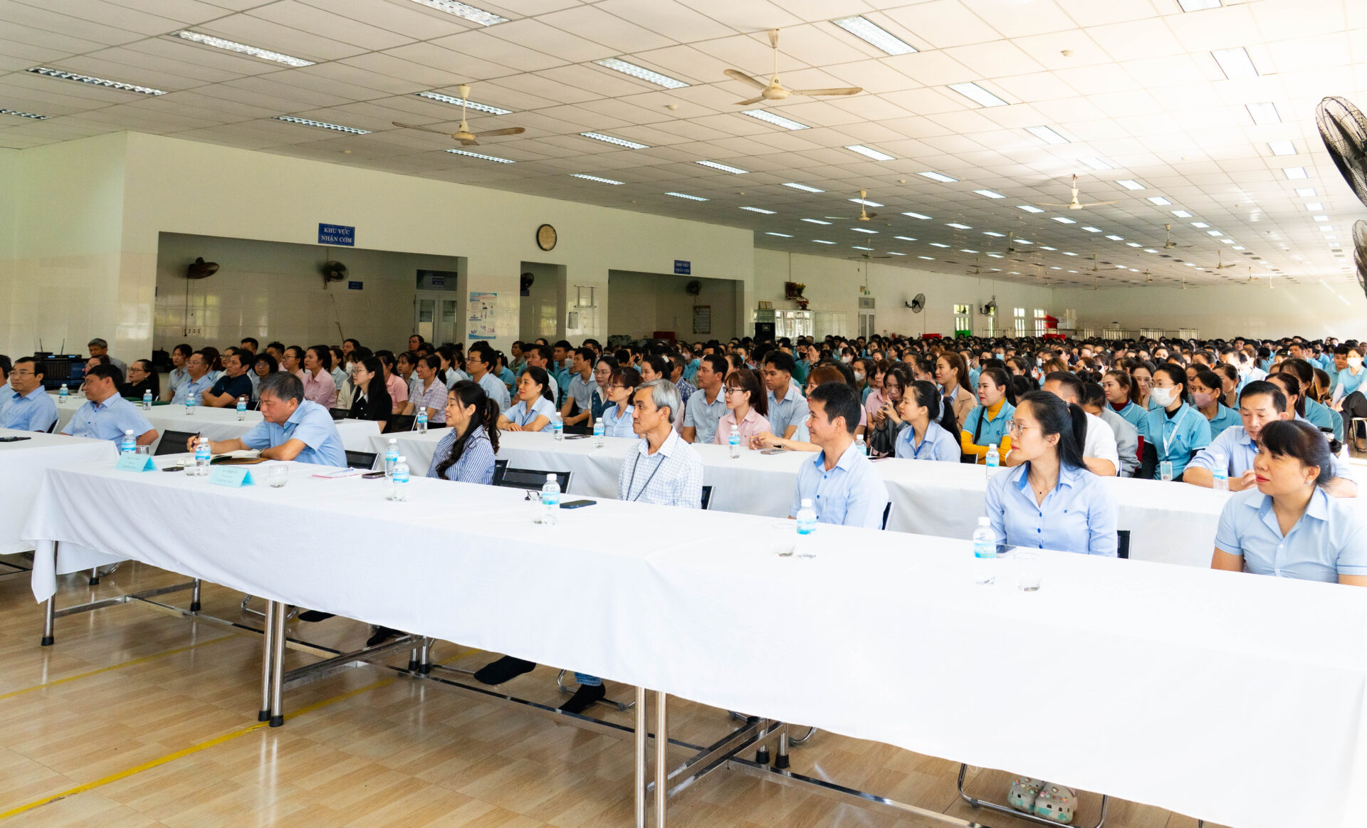 Tổng Giám đốc gặp mặt người lao động cuối năm Ất Tỵ 2025 11 Tổng Giám đốc gặp mặt người lao động cuối năm Ất Tỵ 2025