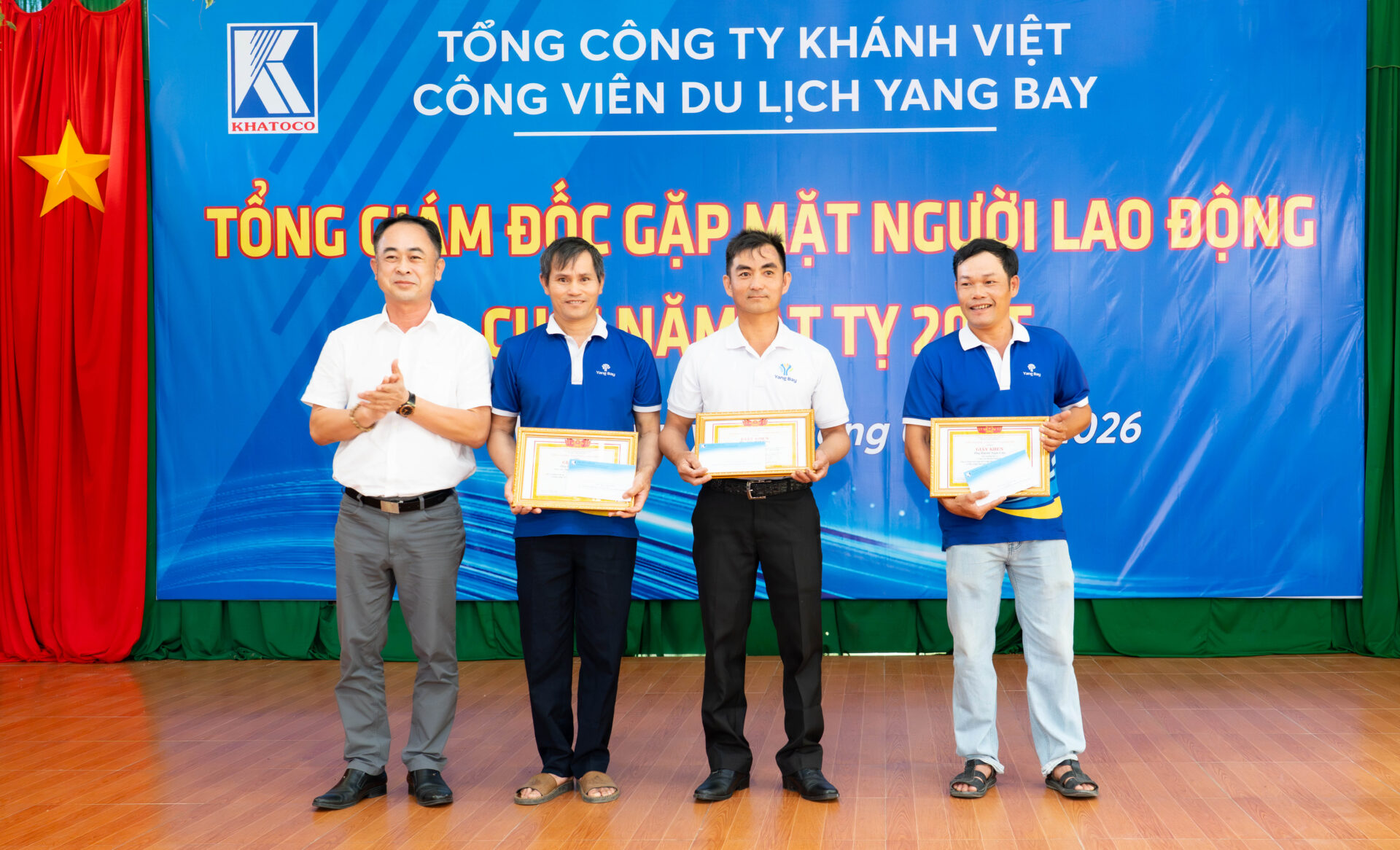 Tổng Giám đốc gặp mặt người lao động cuối năm Ất Tỵ 2025 15 Tổng Giám đốc gặp mặt người lao động cuối năm Ất Tỵ 2025