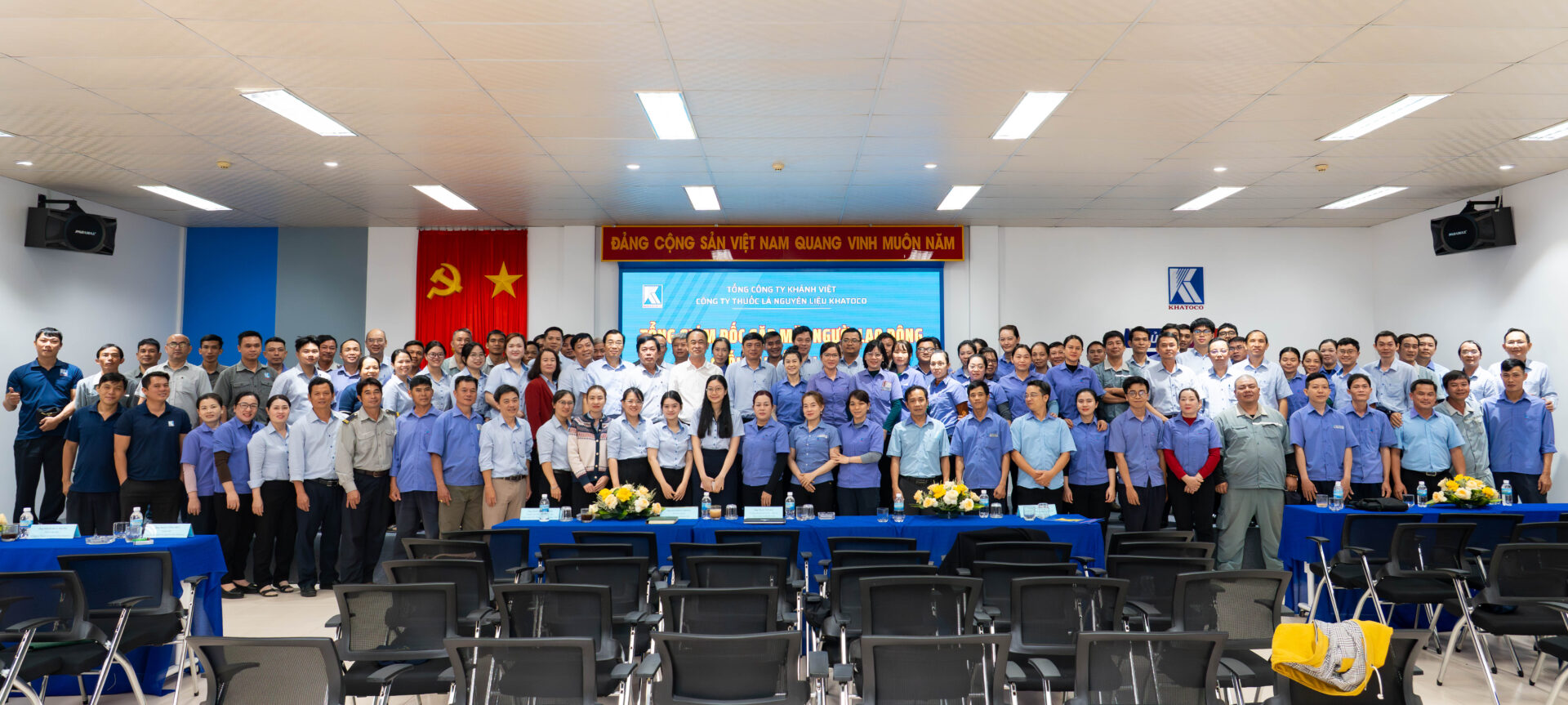 Tổng Giám đốc gặp mặt người lao động cuối năm Ất Tỵ 2025 8 Tổng Giám đốc gặp mặt người lao động cuối năm Ất Tỵ 2025