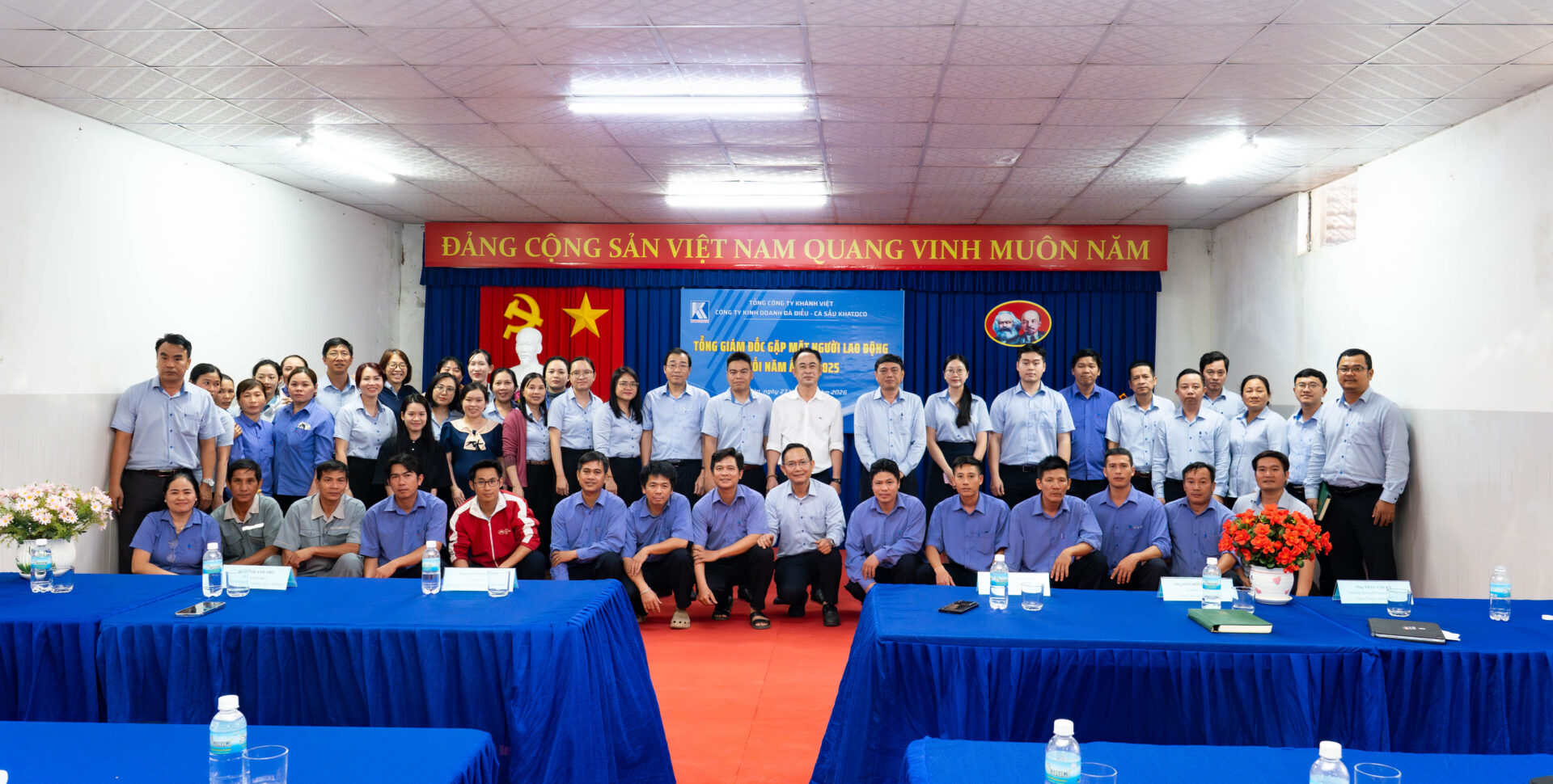 Tổng Giám đốc gặp mặt người lao động cuối năm Ất Tỵ 2025 10 Tổng Giám đốc gặp mặt người lao động cuối năm Ất Tỵ 2025