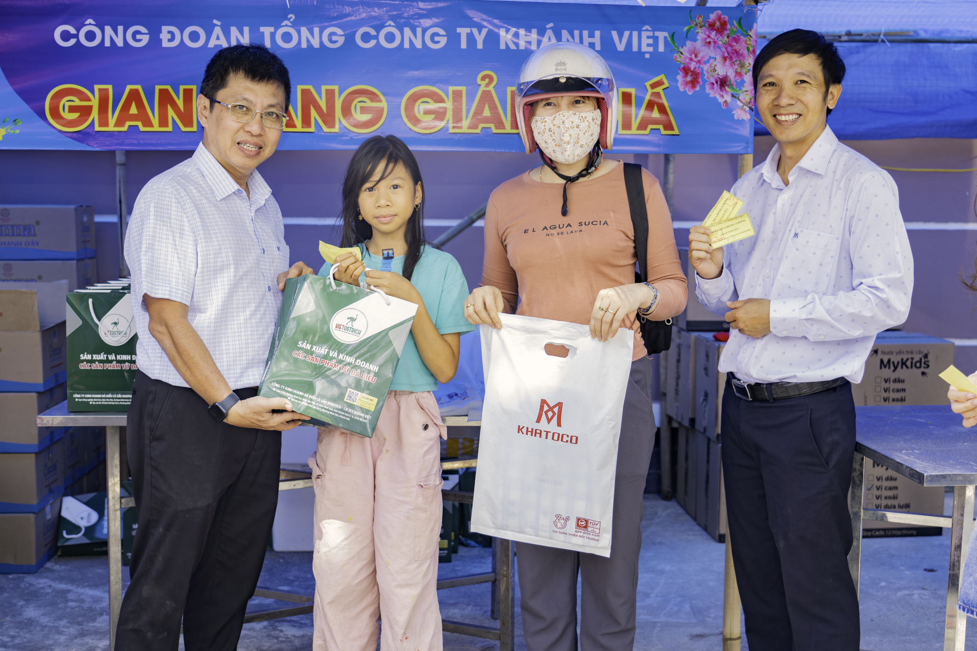 Tết thêm ấm áp với "Gian hàng 0 đồng" của Công đoàn Khatoco