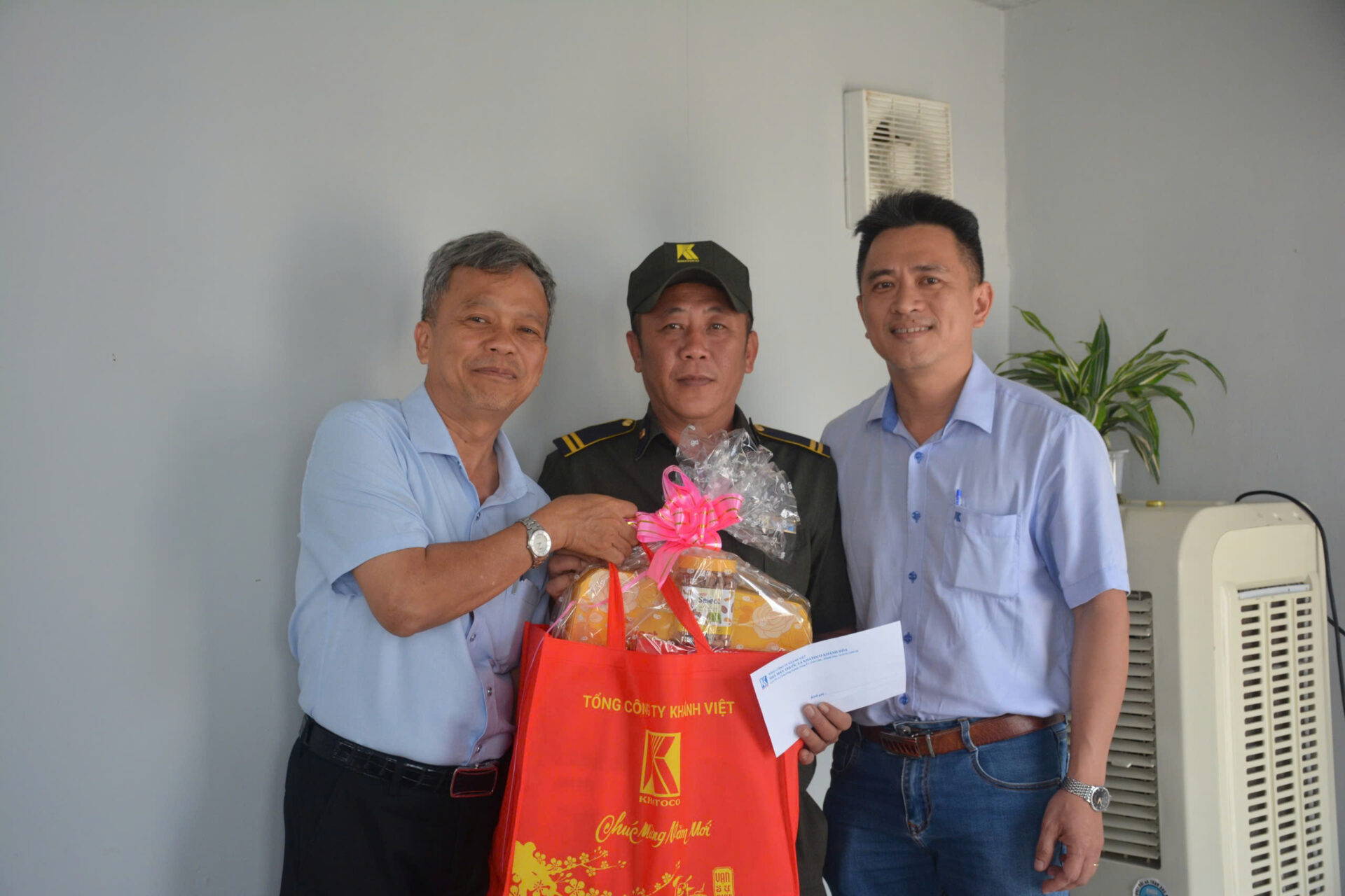 Khatoco: Gói trọn nghĩa tình, mang tết ấm đến với người lao động