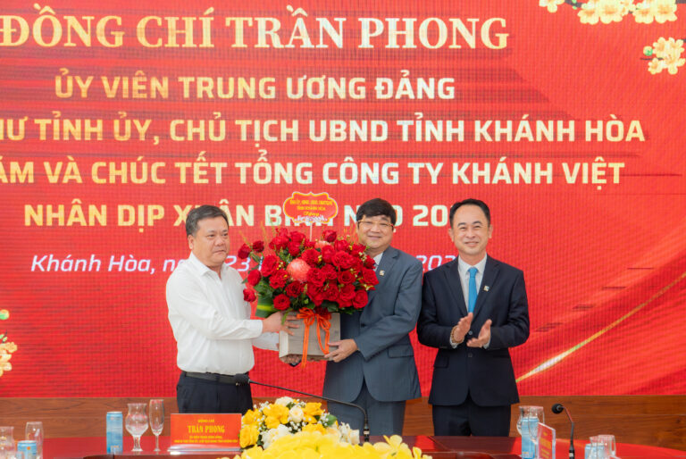 Chủ tịch UBND tỉnh Trần Phong thăm và chúc Tết Tổng công ty Khánh Việt nhân dịp đầu Xuân Bính Ngọ 2026