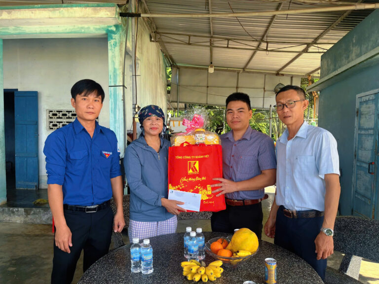 Khatoco: Gói trọn nghĩa tình, mang tết ấm đến với người lao động