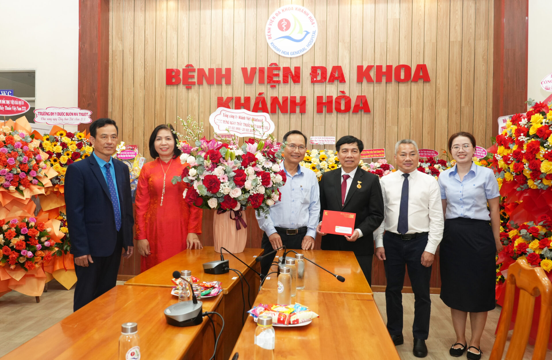 Khatoco tri ân những "chiến sĩ áo trắng" nhân ngày Thầy thuốc Việt Nam