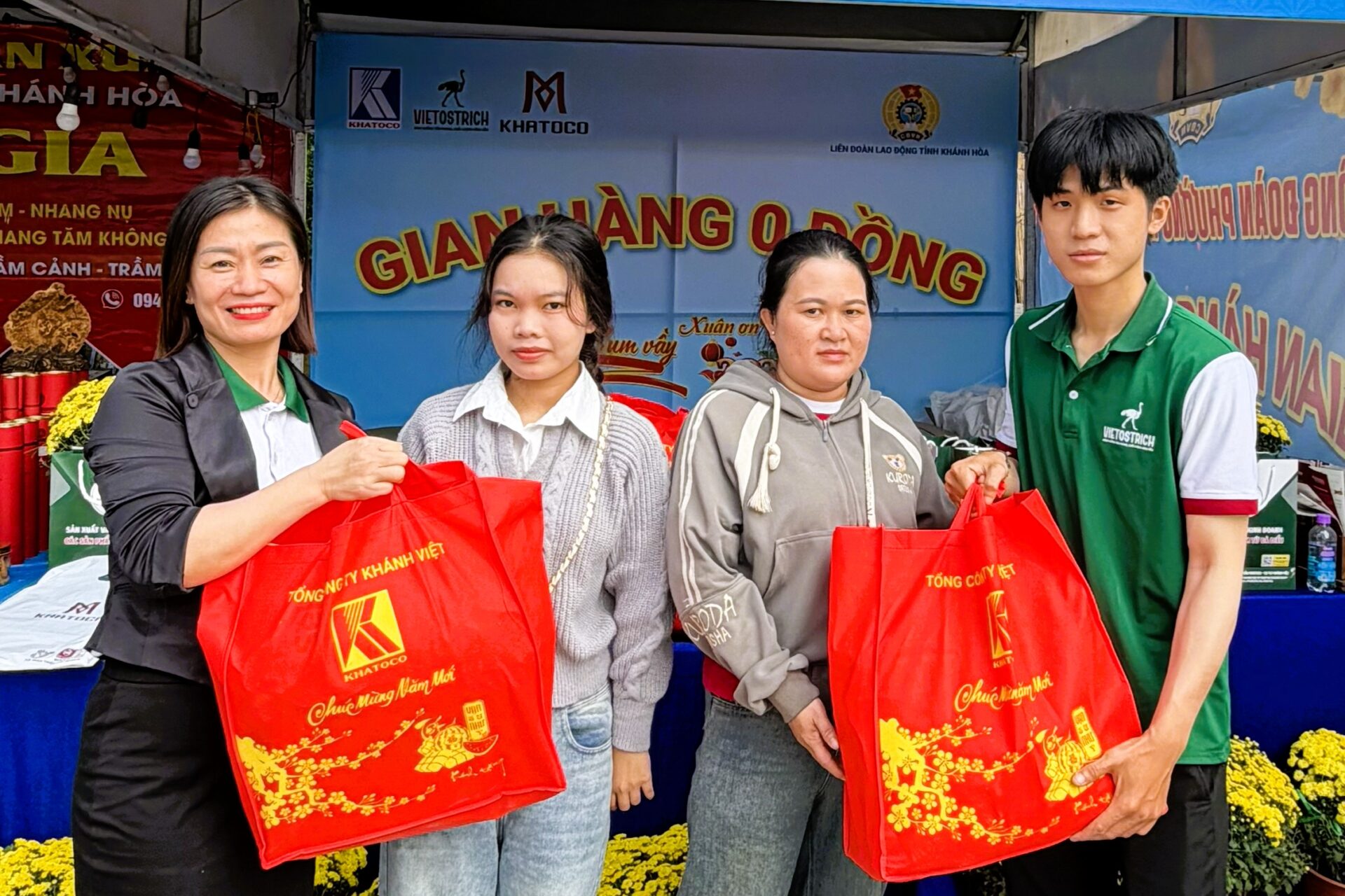 Tết thêm ấm áp với "Gian hàng 0 đồng" của Công đoàn Khatoco