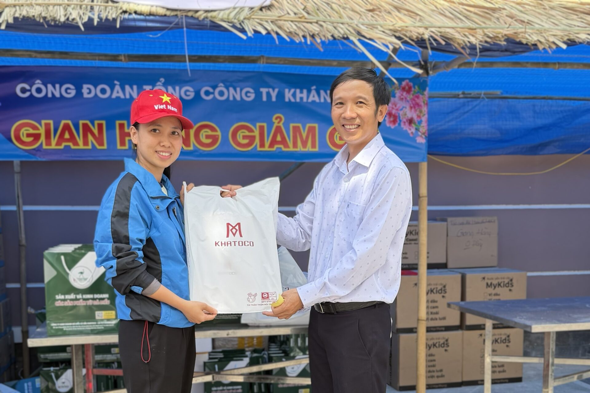 Tết thêm ấm áp với "Gian hàng 0 đồng" của Công đoàn Khatoco