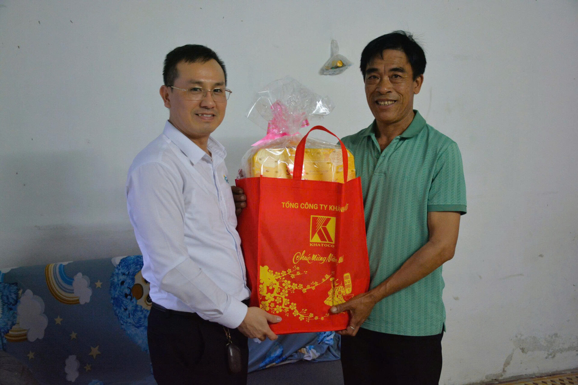 Khatoco: Gói trọn nghĩa tình, mang tết ấm đến với người lao động